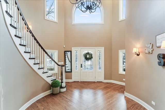 27022 W Coventry Court, Lake Barrington, IL 60010