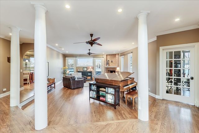 27022 W Coventry Court, Lake Barrington, IL 60010