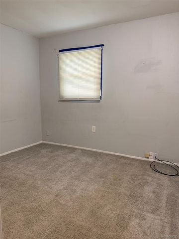 1531 E Evelyn Avenue, Hazel Park, MI 48030