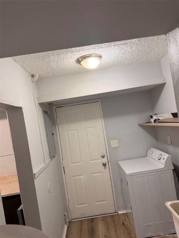 1531 E Evelyn Avenue, Hazel Park, MI 48030