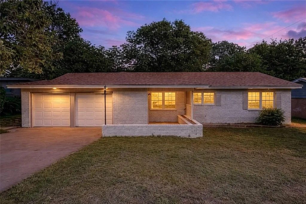 3821 Bonnie Drive, Fort Worth, TX 76116