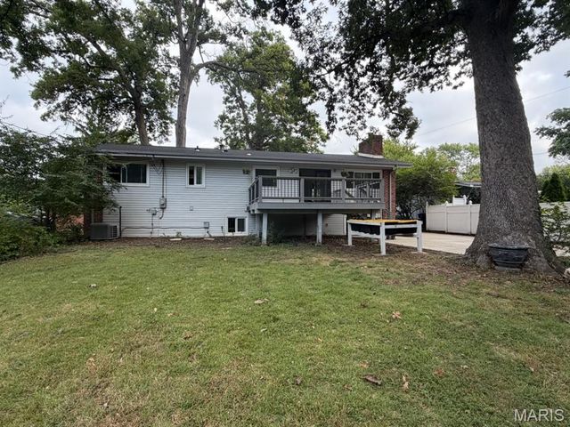 12264 Belwyn Drive, Maryland Heights, MO 63146