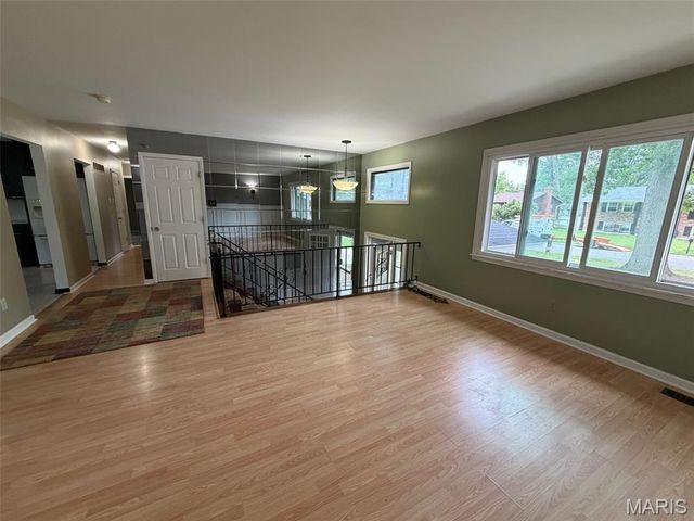 12264 Belwyn Drive, Maryland Heights, MO 63146