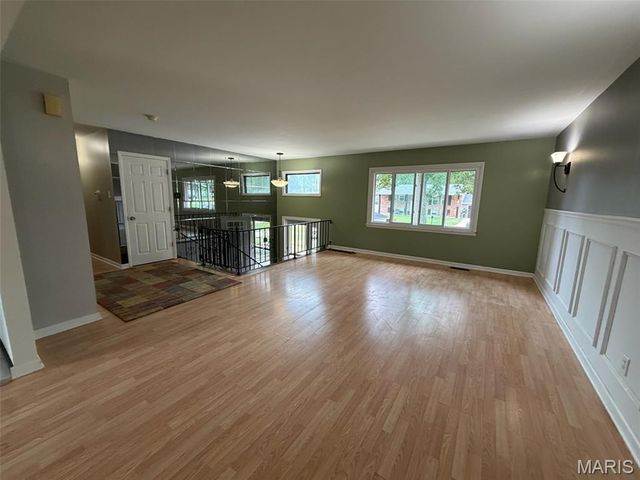 12264 Belwyn Drive, Maryland Heights, MO 63146