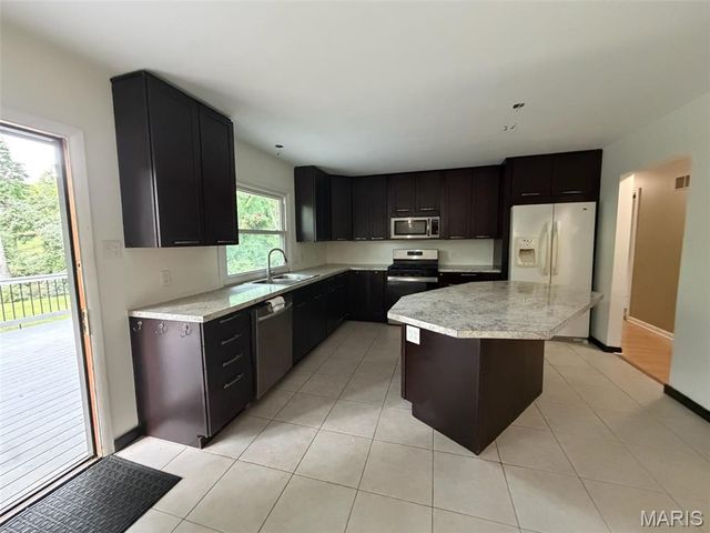 12264 Belwyn Drive, Maryland Heights, MO 63146