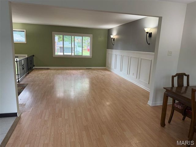 12264 Belwyn Drive, Maryland Heights, MO 63146