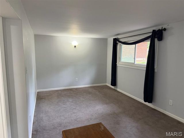12264 Belwyn Drive, Maryland Heights, MO 63146