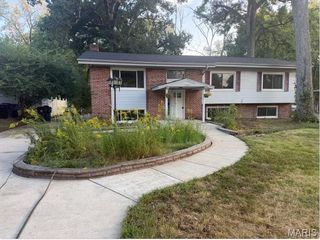 12264 Belwyn Drive, Maryland Heights, MO 63146