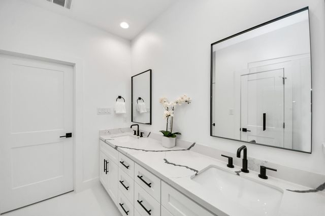 5029 Broom Street C, Houston, TX 77091