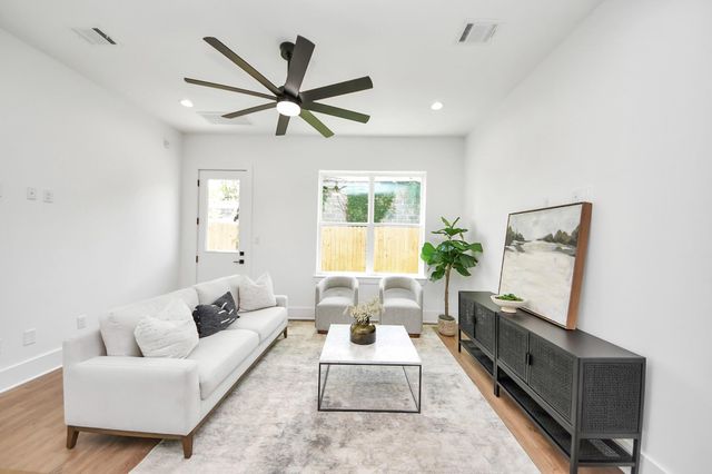 5029 Broom Street C, Houston, TX 77091