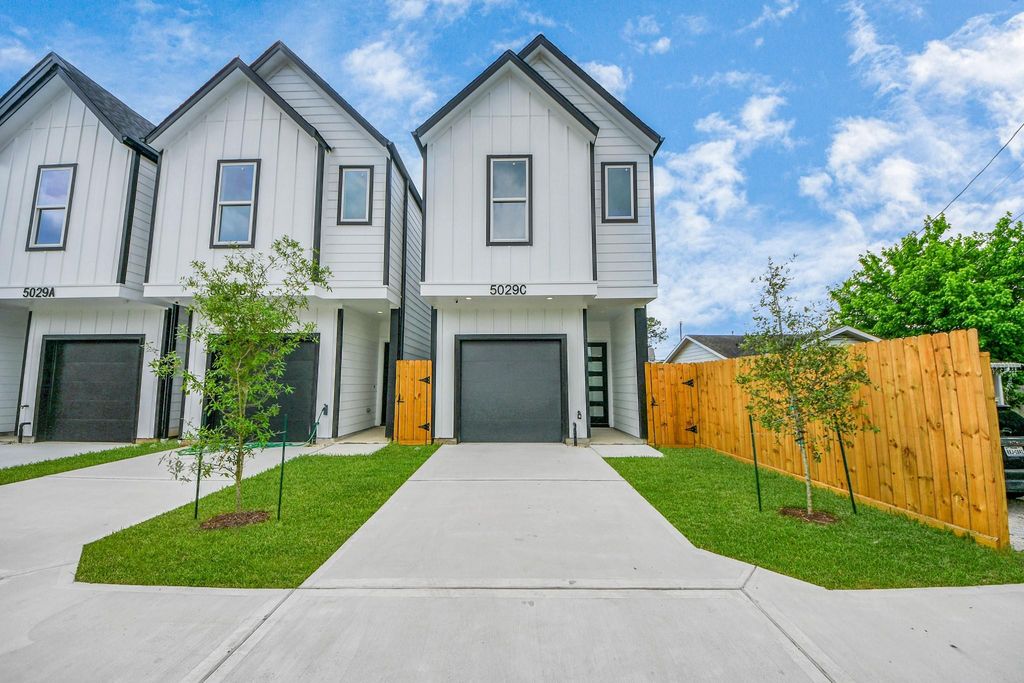 5029 Broom Street C, Houston, TX 77091
