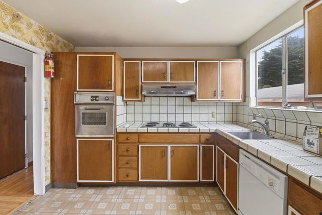 1033 Skyline Drive, Daly City, CA 94015