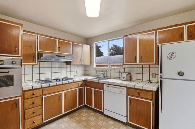 1033 Skyline Drive, Daly City, CA 94015