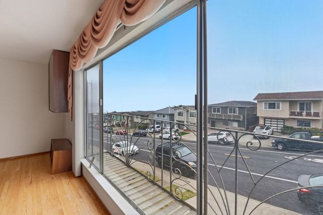 1033 Skyline Drive, Daly City, CA 94015