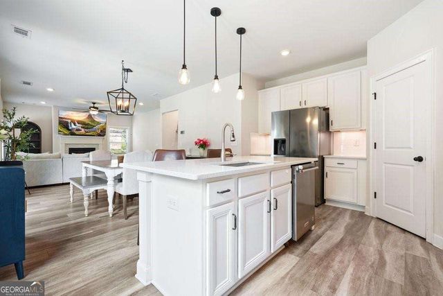 100 Grove View Road, Woodstock, GA 30189