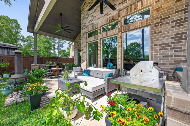 9979 Pebble Glen Drive, Conroe, TX 77304
