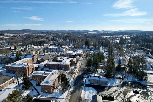 15 Sullivan Street, Cazenovia, NY 13035