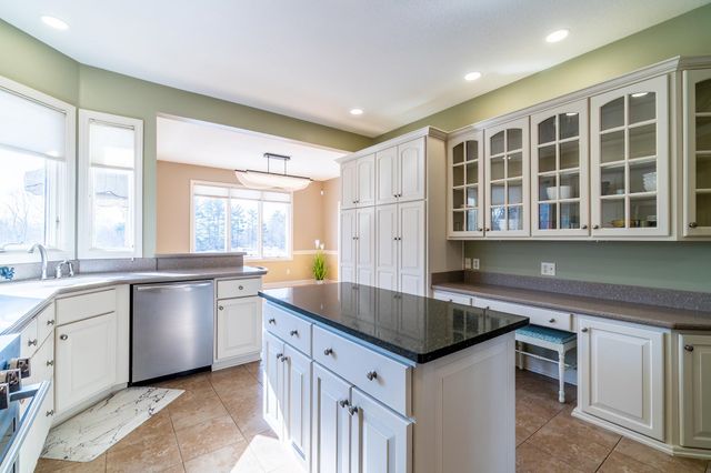 12027 Sycamore Lakes Court, Fort Wayne, IN 46814