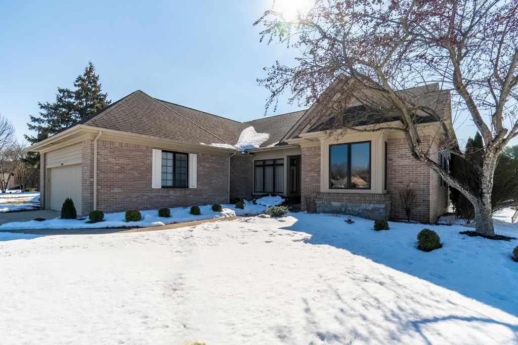 12027 Sycamore Lakes Court, Fort Wayne, IN 46814