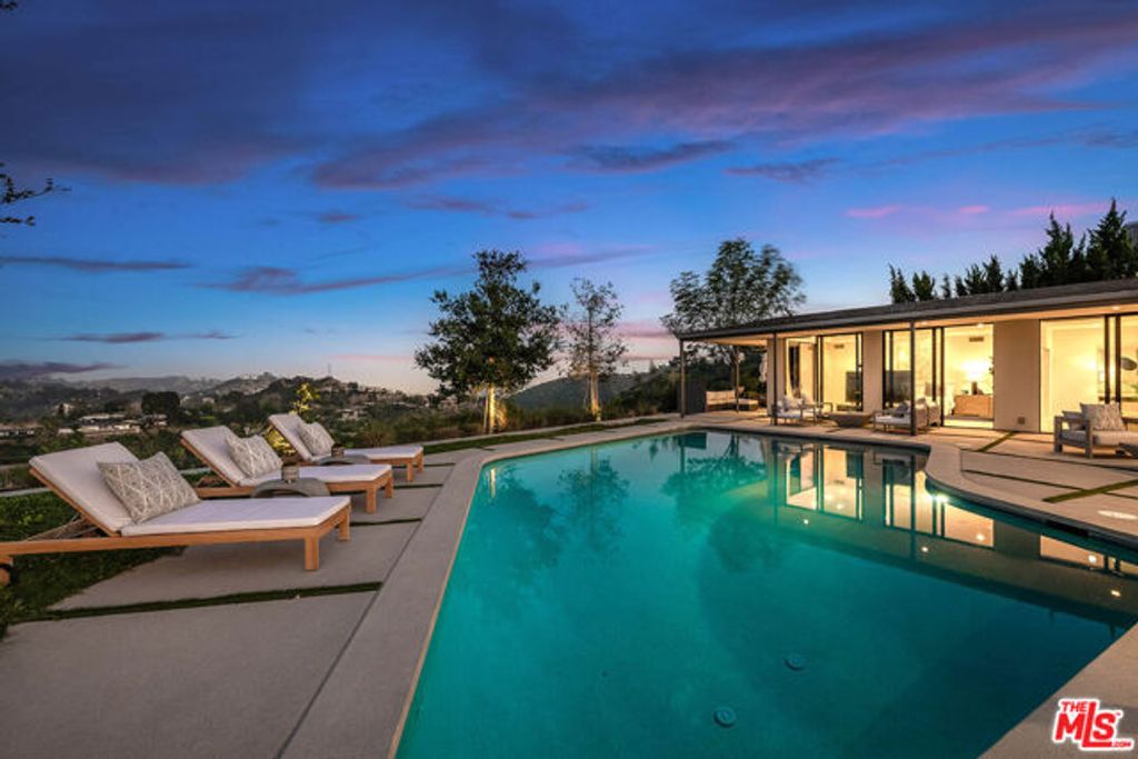 8545 Charl Lane, Los Angeles, CA 90046