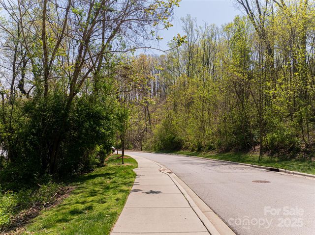 15 La Grange Drive, Asheville, NC 28805