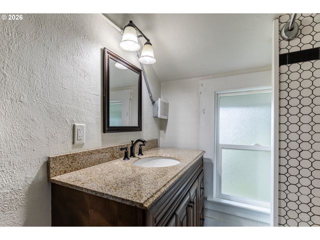 51738 Sw OLD PORTLAND Rd, Scappoose, OR 97056