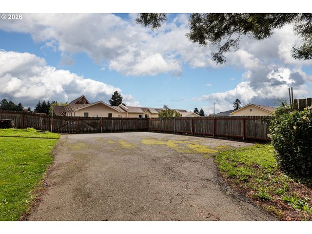 51738 Sw OLD PORTLAND Rd, Scappoose, OR 97056