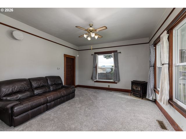 51738 Sw OLD PORTLAND Rd, Scappoose, OR 97056