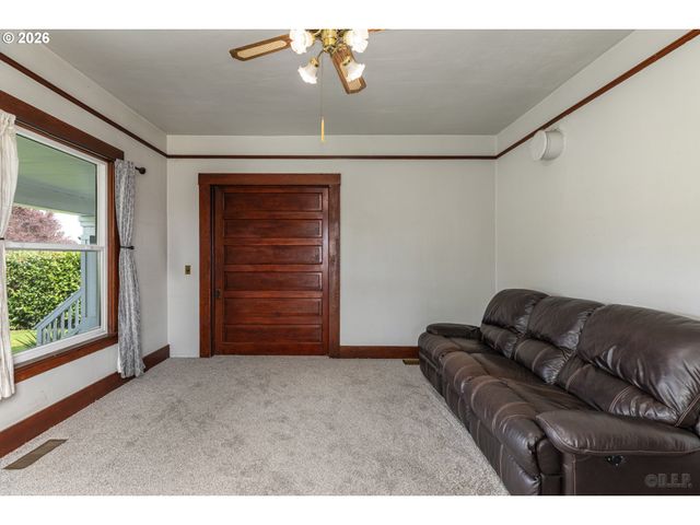 51738 Sw OLD PORTLAND Rd, Scappoose, OR 97056