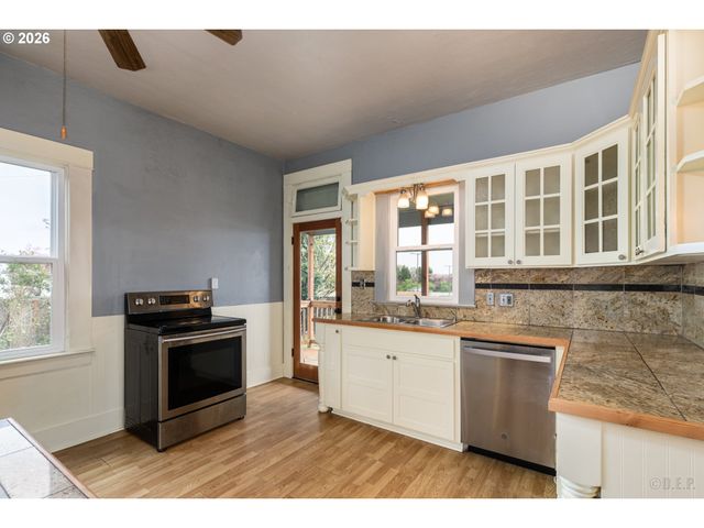 51738 Sw OLD PORTLAND Rd, Scappoose, OR 97056