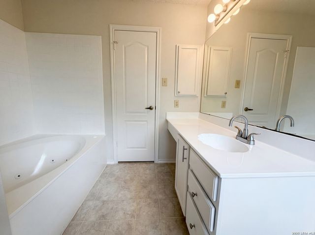 18625 WOODED CRK, San Antonio, TX 78259