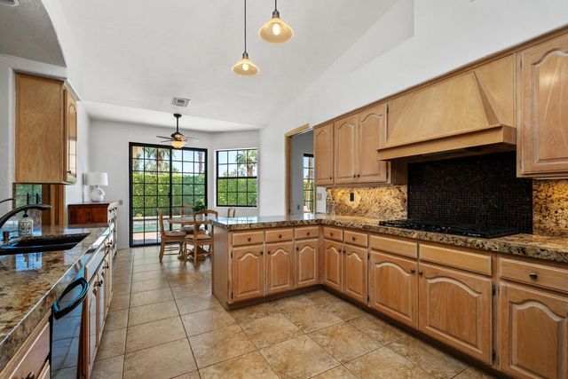 72550 Greenbriar Lane, Palm Desert, CA 92260