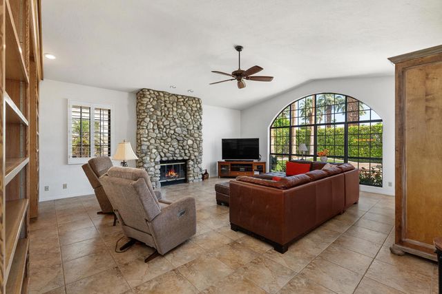 72550 Greenbriar Lane, Palm Desert, CA 92260