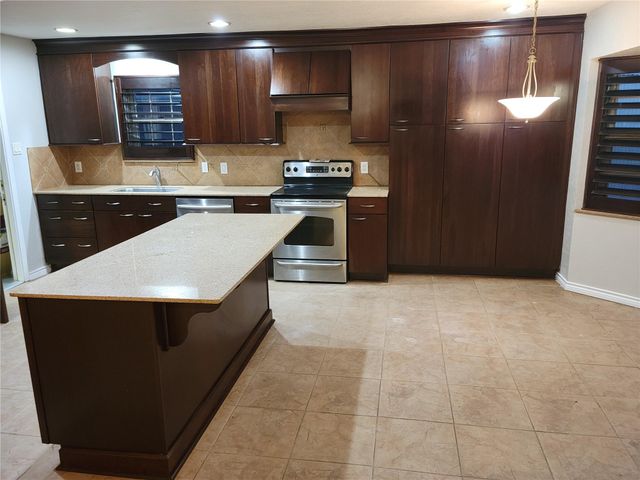 343 Windsor Square, Alvin, TX 77511