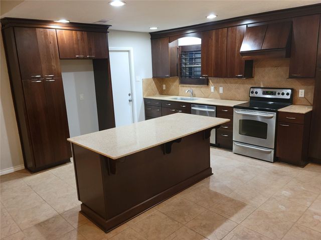 343 Windsor Square, Alvin, TX 77511