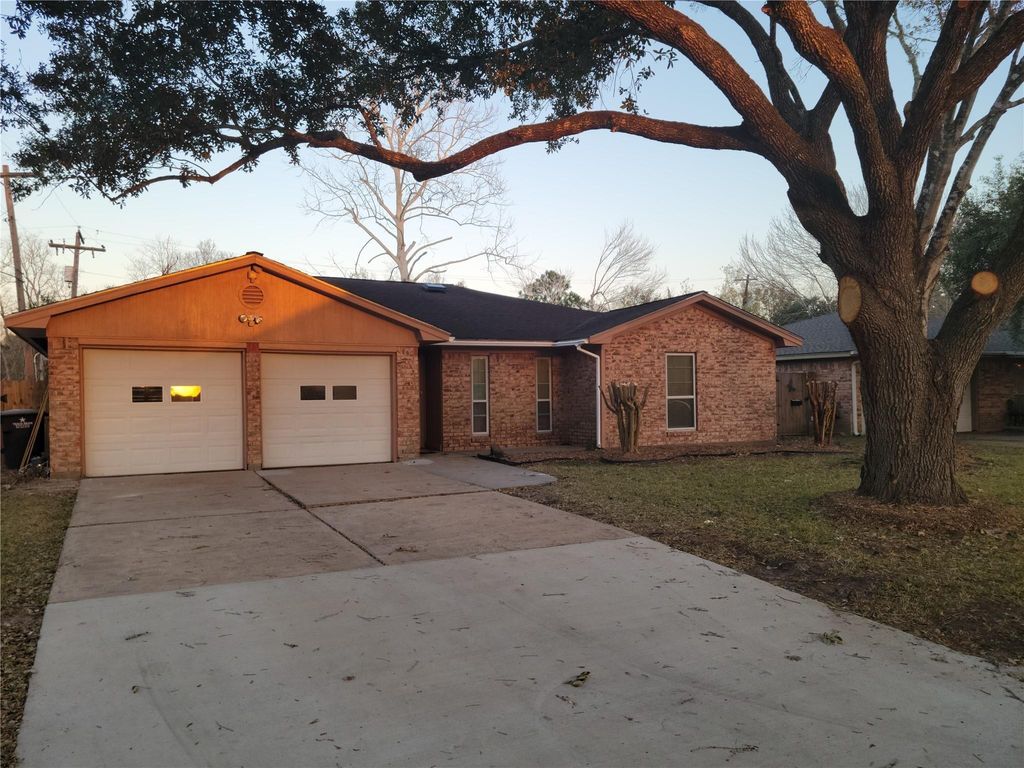 343 Windsor Square, Alvin, TX 77511