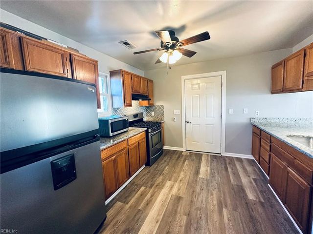 1513 Lincoln CT, Chesapeake, VA 23320