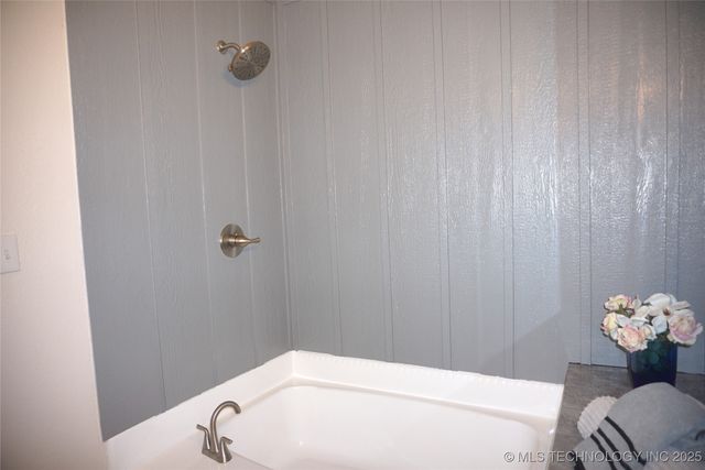 407 N 2nd Street, Henryetta, OK 74437