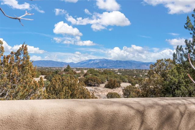 3 Avenida De Mercedes, Santa Fe, NM 87506