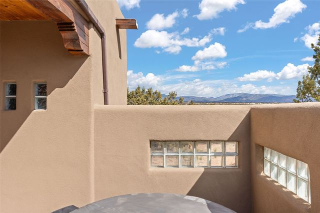 3 Avenida De Mercedes, Santa Fe, NM 87506