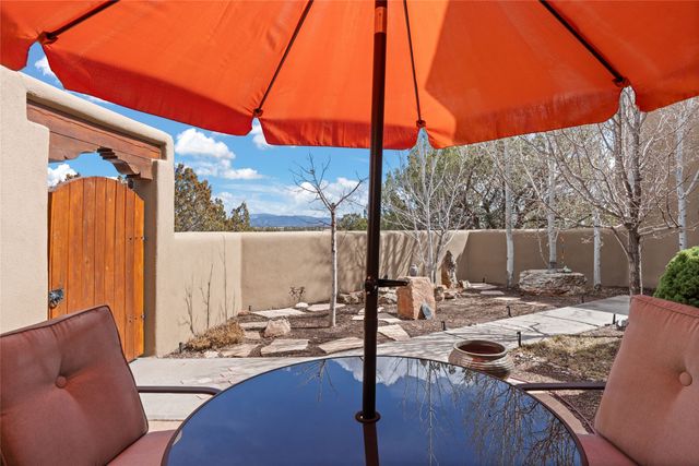 3 Avenida De Mercedes, Santa Fe, NM 87506