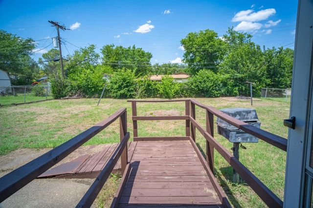5245 Ira Street N, Haltom City, TX 76117