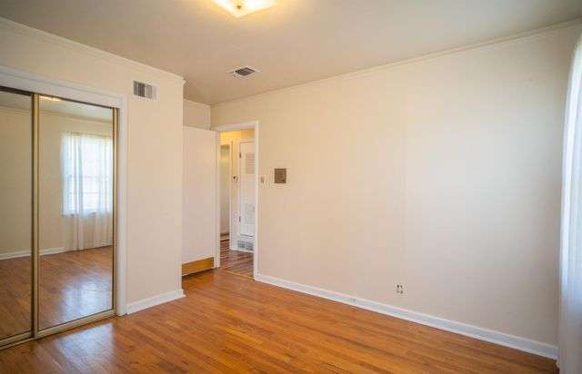 5245 Ira Street N, Haltom City, TX 76117