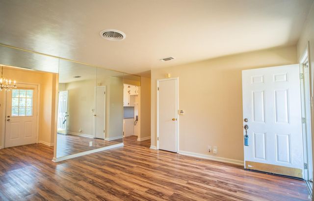5245 Ira Street N, Haltom City, TX 76117
