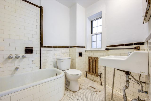 6 Burns Street 211, Forest Hills, NY 11375