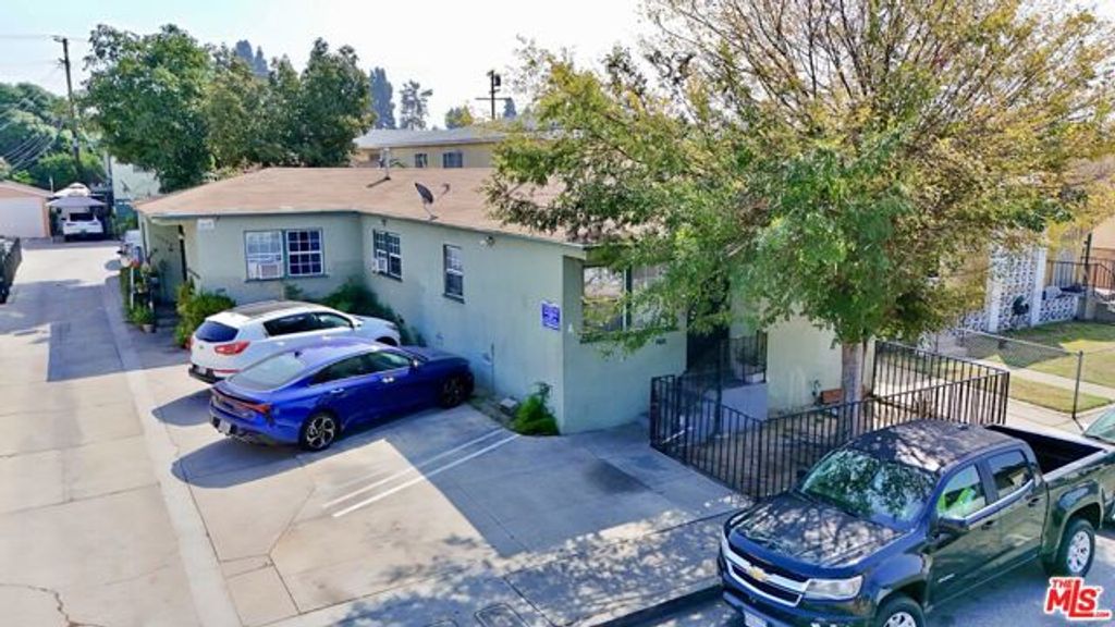 7102 Hood Avenue, Huntington Park, CA 90255