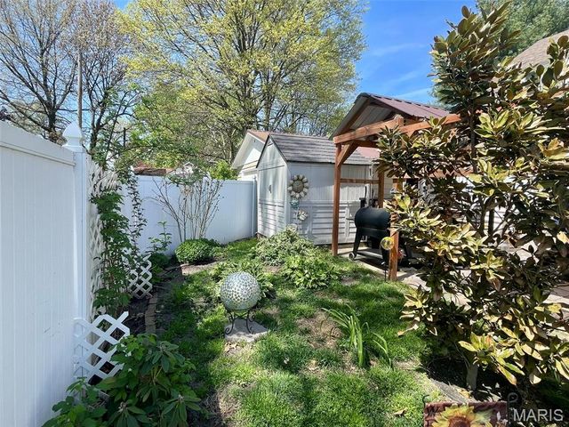 822 E Union Avenue, Litchfield, IL 62056