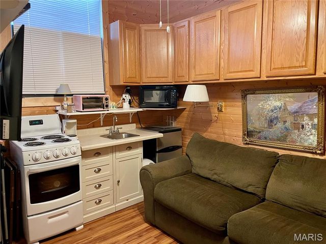 822 E Union Avenue, Litchfield, IL 62056