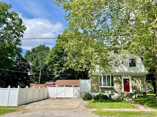 822 E Union Avenue, Litchfield, IL 62056