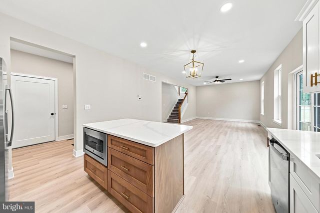 106 BLUE ANCHOR RD, Sicklerville, NJ 08081